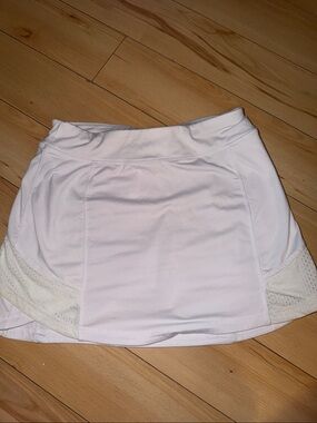 Women's White Athletic Tennis Skirt with Mesh Panels